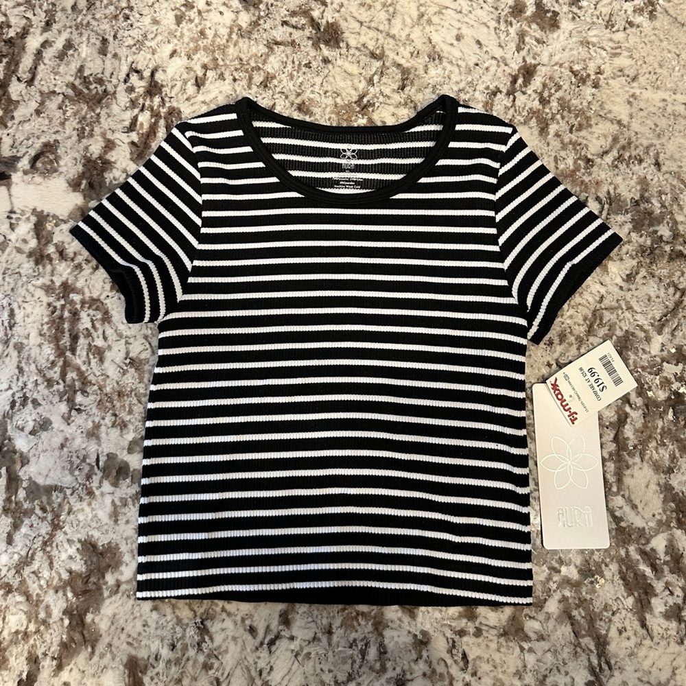Aura M/L stretchy shirt, brand new